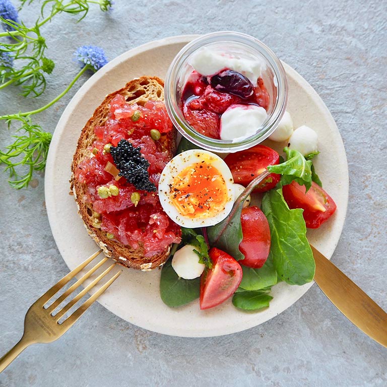 まぐろタルタルところころカプレーゼのワンプレート