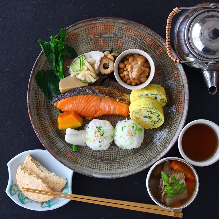 健康ごちそう朝ごはんの和ンプレート