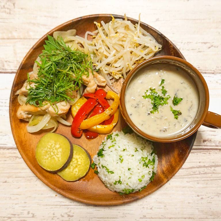 マッシュルームのポタージュとチキンのワンプレート