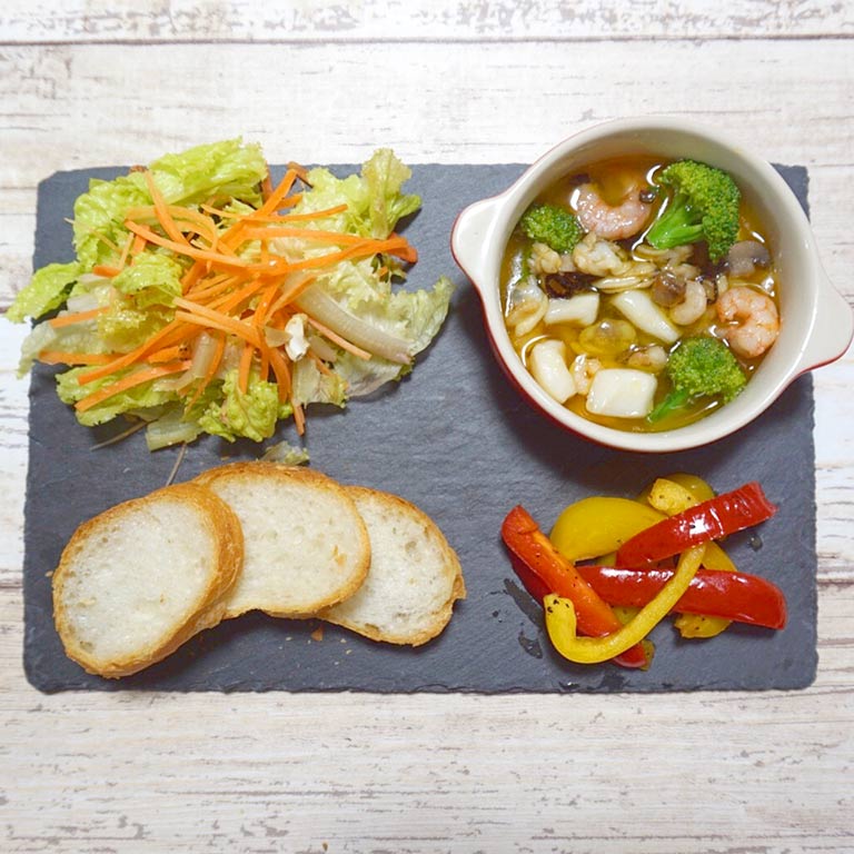 アヒージョとお好み取り合わせのワンプレート