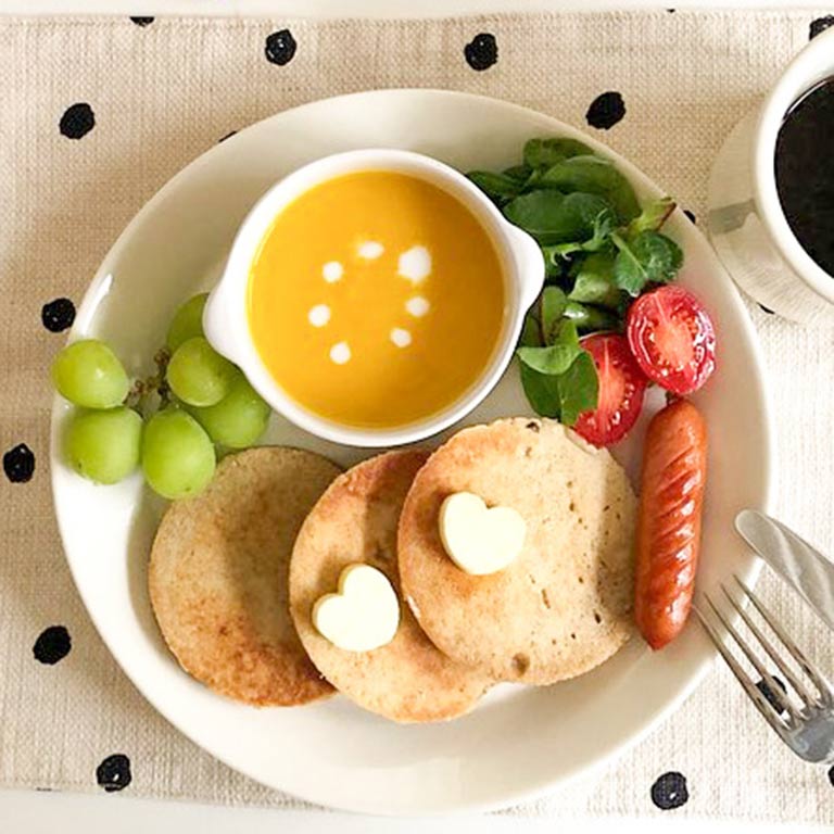 かぼちゃポタージュとバナナパンケーキのワンプレート